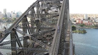 ハーバーブリッジを眺めることができます