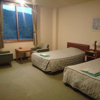 洋室、山側です