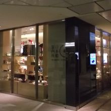 通路からの外観です