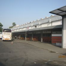 バスの出入りの様子です。