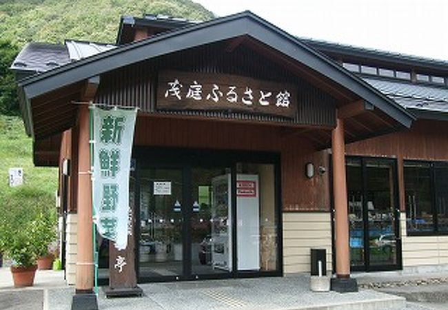 地元産のおそばや農産物の直売と、手打ち蕎麦の食事処