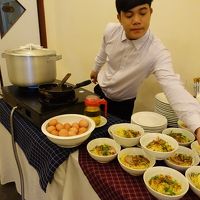 朝食会場。フォー作ってくれます。