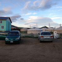 駐車場とゲルと新棟