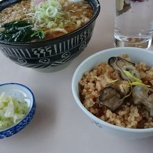 たぬきうどんと牡蠣飯