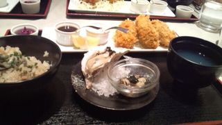 牡蠣盛りだくさん