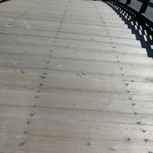 この通り・・・足元が分かりづらいです。