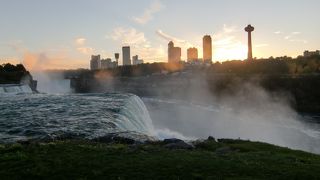 カナダ滝のほうが迫力あり