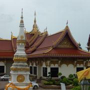 バスターミナル近くにある大きな寺院