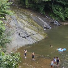 多くの子供達が遊んでいました