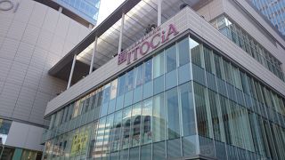 JR有楽町駅前にある有楽町マルイを核店舗とする複合商業施設