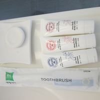 使い捨て歯磨きセットなどが、無料提供されていました。