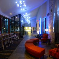 モダンな雰囲気を持つロビー周辺