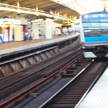 関内駅ホームから　根岸線車両