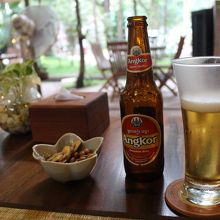 ビール、Angkorを注文
