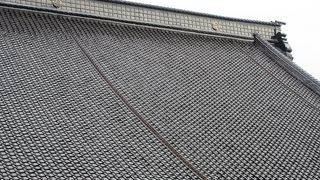 瓦屋根が立派！