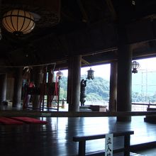 本堂は修理中につき立入り禁止でした。