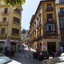 ヌエバ広場のゴメレス通り入口