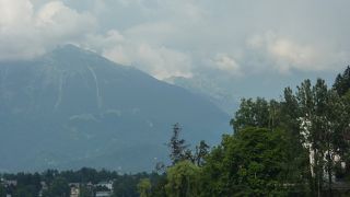 アルプスの瞳と呼ばれる美しい湖で中の島には聖母被昇天教会があります