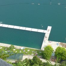 北岸にはボート競技に使われる会場もあります