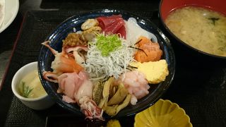 海鮮丼と天ぷらが美味しい。ボリュームも凄い！