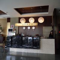 感じのいいフロントの受付です。