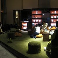 ラウンジでハープ演奏を聴く