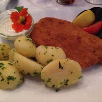 ホテル１階のレストラン