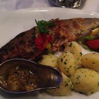 ホテル１階のレストランにて