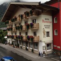 別館のテラスより本館を撮影