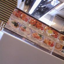 焼うどん系や、ガーリックシュリンプうどんにも惹かれる