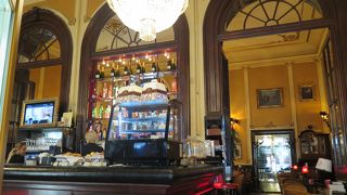 オペラ座の目の前。ちょっと優雅な気分に浸れます。