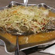 魚のスチーム(レモン・唐辛子）