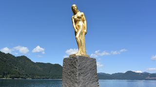 田沢湖のシンボルです