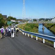 鶴見川から谷本川に沿う全長11.8kmのサイクリングコース、自動車が通らないので、安心して歩けます。