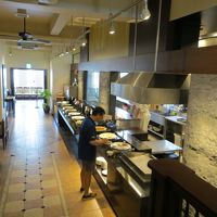 朝食会場きれいだけど。。階段は×