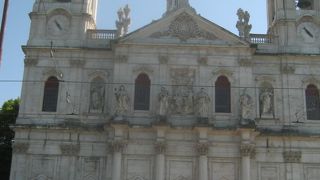 白亜の教会そのものです。