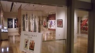 訪ねた折は 「伊藤純夫・千秋洋子 型染め展」 が催されていました