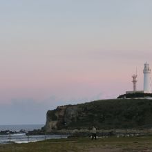君ヶ浜海岸から見た犬吠埼灯台