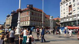 賑やかな通りです