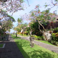 レストランに向かいます　左奥