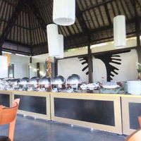 朝食はビュッフェ形式でした