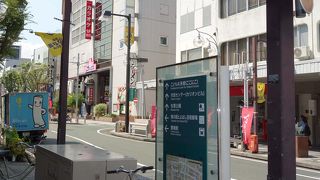 大きなアーチが目印。広小路通り入口アーチ。