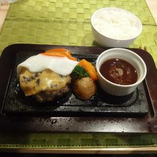 これが「とろける大人のハンバーグ」