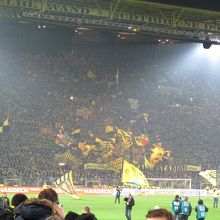 アウェイ側メイン2列目から黄色い壁を臨む