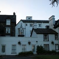 中央の出窓のある部屋が私の部屋でした。