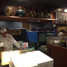 店内調理場付近