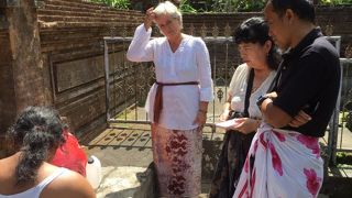 ガイドのヤサさん