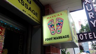 ミニスカお姉さんの足裏