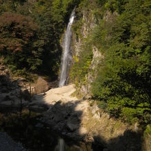 滝の展望台が有ります