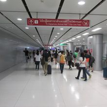 スワプンナーム空港駅